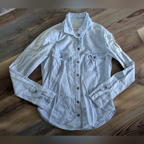 Abercrombie & Fitch A&F Denim Light Acid Wash Button Down Collared Shirt XS - Picture 1 of 5